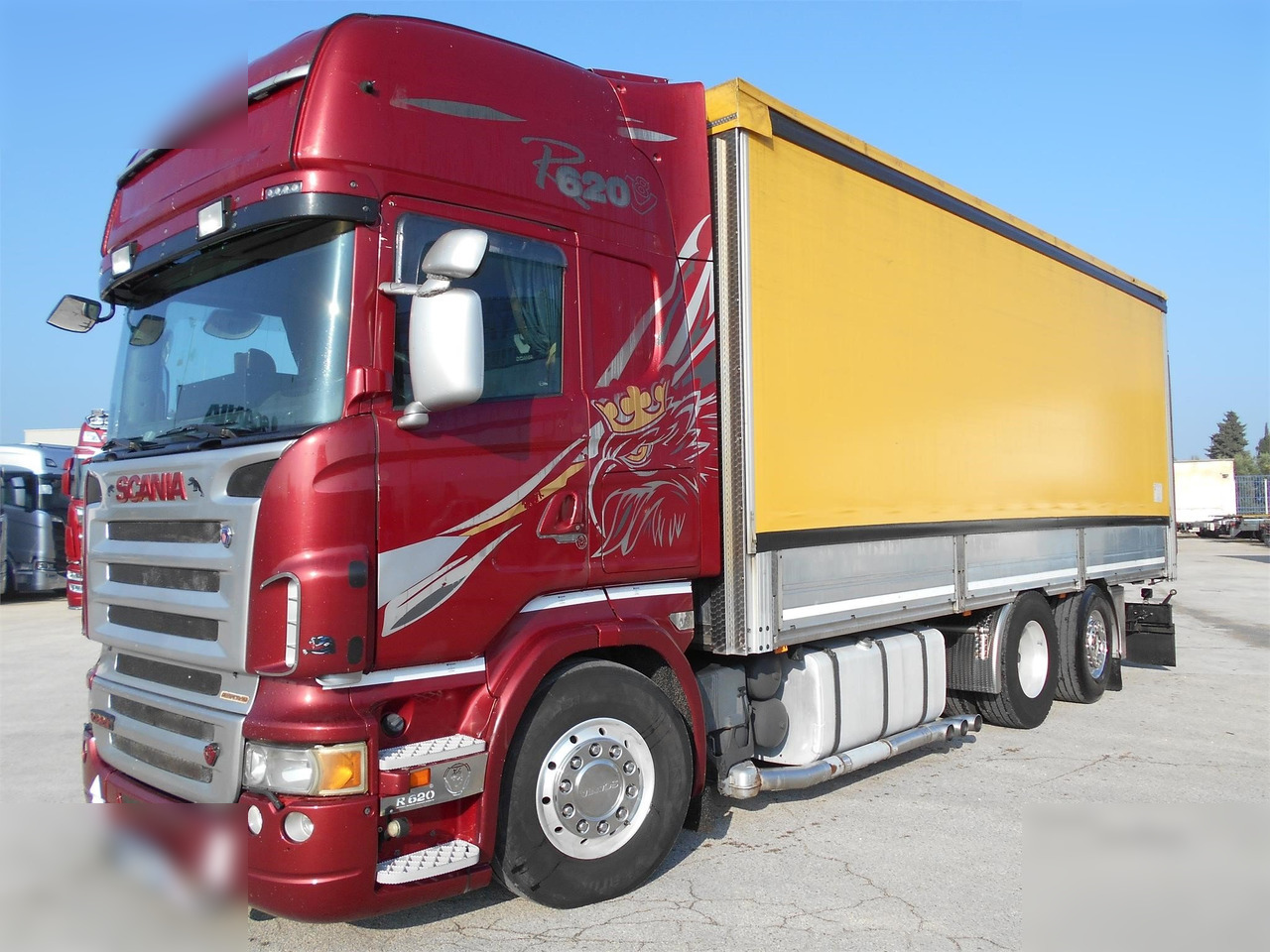 SCANIA R620 - Тентована вантажівка: фото 1 SCANIA R620 - Тентована вантажівка: фото 1