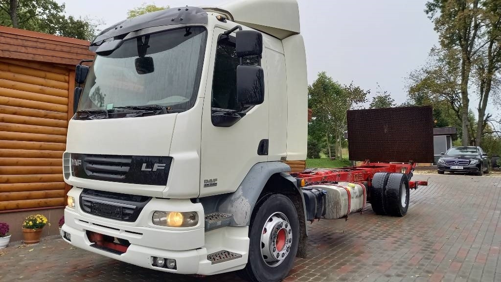 DAF FA55.250G, ONLY FOR PARTS! - Вантажівка з закритим кузовом: фото 2 DAF FA55.250G, ONLY FOR PARTS! - Вантажівка з закритим кузовом: фото 2