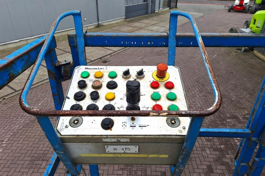 Holland Lift Megastar G-300DL30/S Diesel, 4x4x4 Drive, 33.5m Wo - Ножичний підйомник: фото 4 Holland Lift Megastar G-300DL30/S Diesel, 4x4x4 Drive, 33.5m Wo - Ножичний підйомник: фото 4