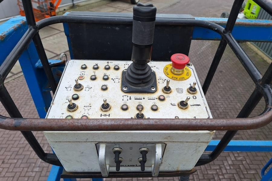 Holland Lift Megastar G320DL30 4WDS/N Diesel, 4x4x4 Drive, 34m - Ножичний підйомник: фото 4 Holland Lift Megastar G320DL30 4WDS/N Diesel, 4x4x4 Drive, 34m - Ножичний підйомник: фото 4