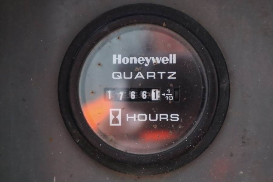 SkyJack SJ6826 Diesel, 4x4 Drive, 10m Working Height, 567k - Ножичний підйомник: фото 4 SkyJack SJ6826 Diesel, 4x4 Drive, 10m Working Height, 567k - Ножичний підйомник: фото 4