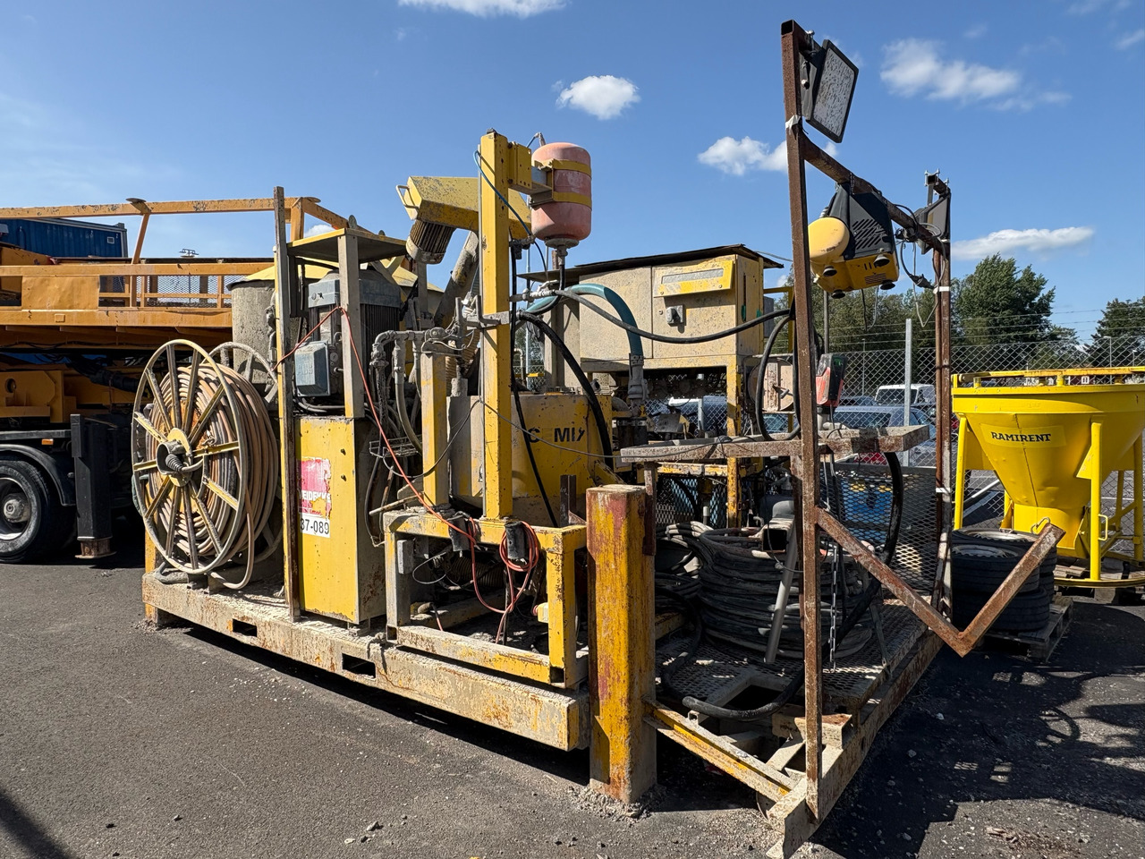 Atlas Copco Unigrout - Будівельне обладнання: фото 1 Atlas Copco Unigrout - Будівельне обладнання: фото 1