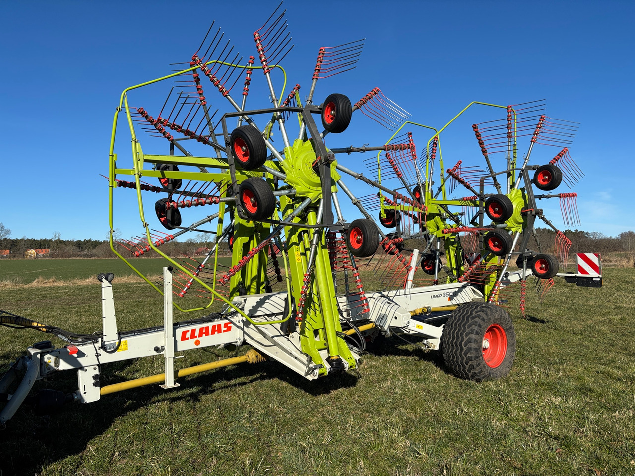 Claas Liner 3600 - Сіноворушилка: фото 1 Claas Liner 3600 - Сіноворушилка: фото 1