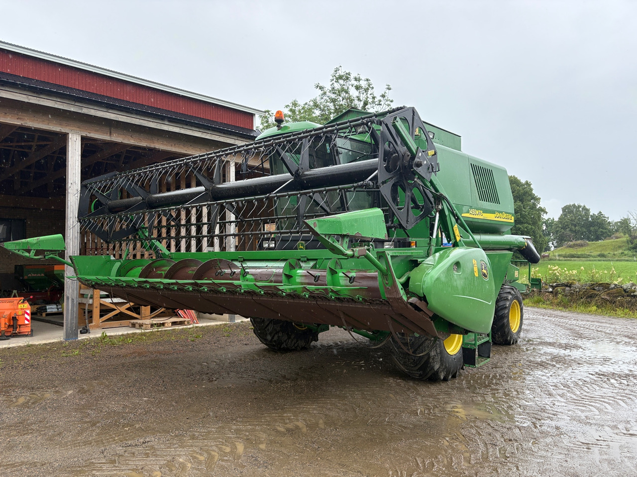 John Deere 1450WTS - Зернозбиральний комбайн: фото 1 John Deere 1450WTS - Зернозбиральний комбайн: фото 1