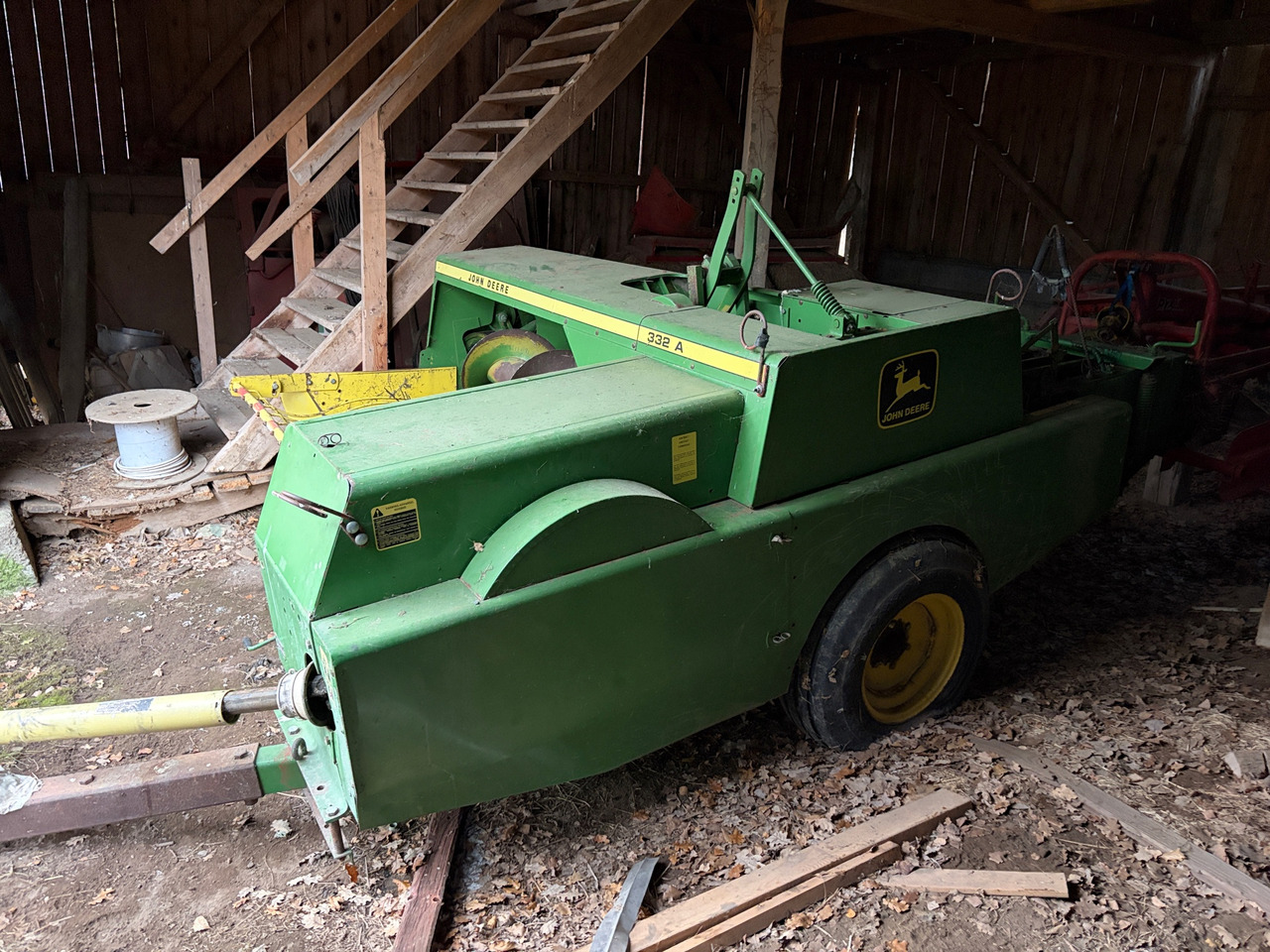 John Deere 332A - Прес-підбирач рулонний: фото 1 John Deere 332A - Прес-підбирач рулонний: фото 1