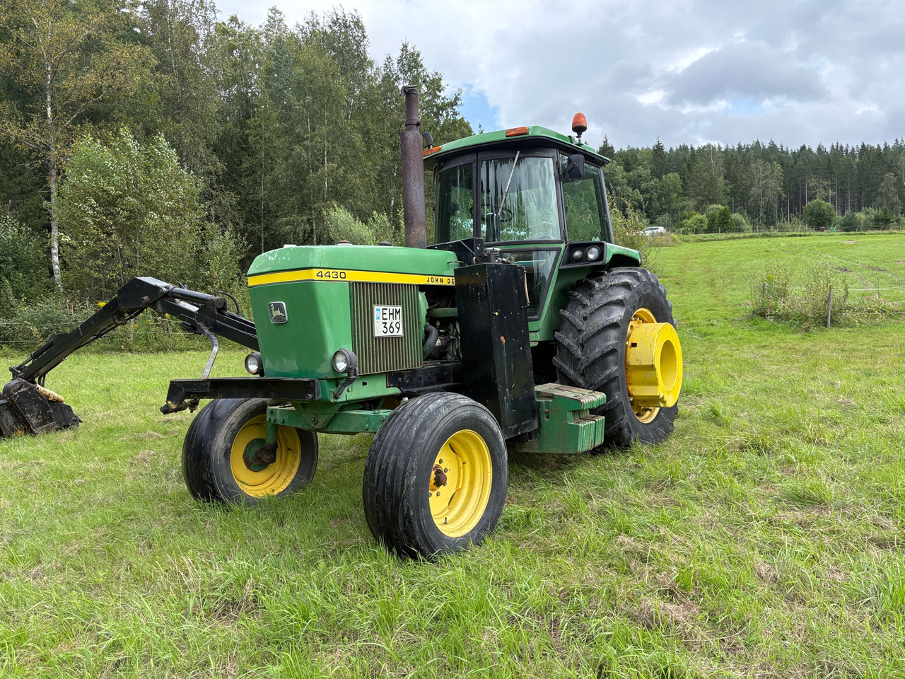 John Deere 4430 - Трактор: фото 1 John Deere 4430 - Трактор: фото 1