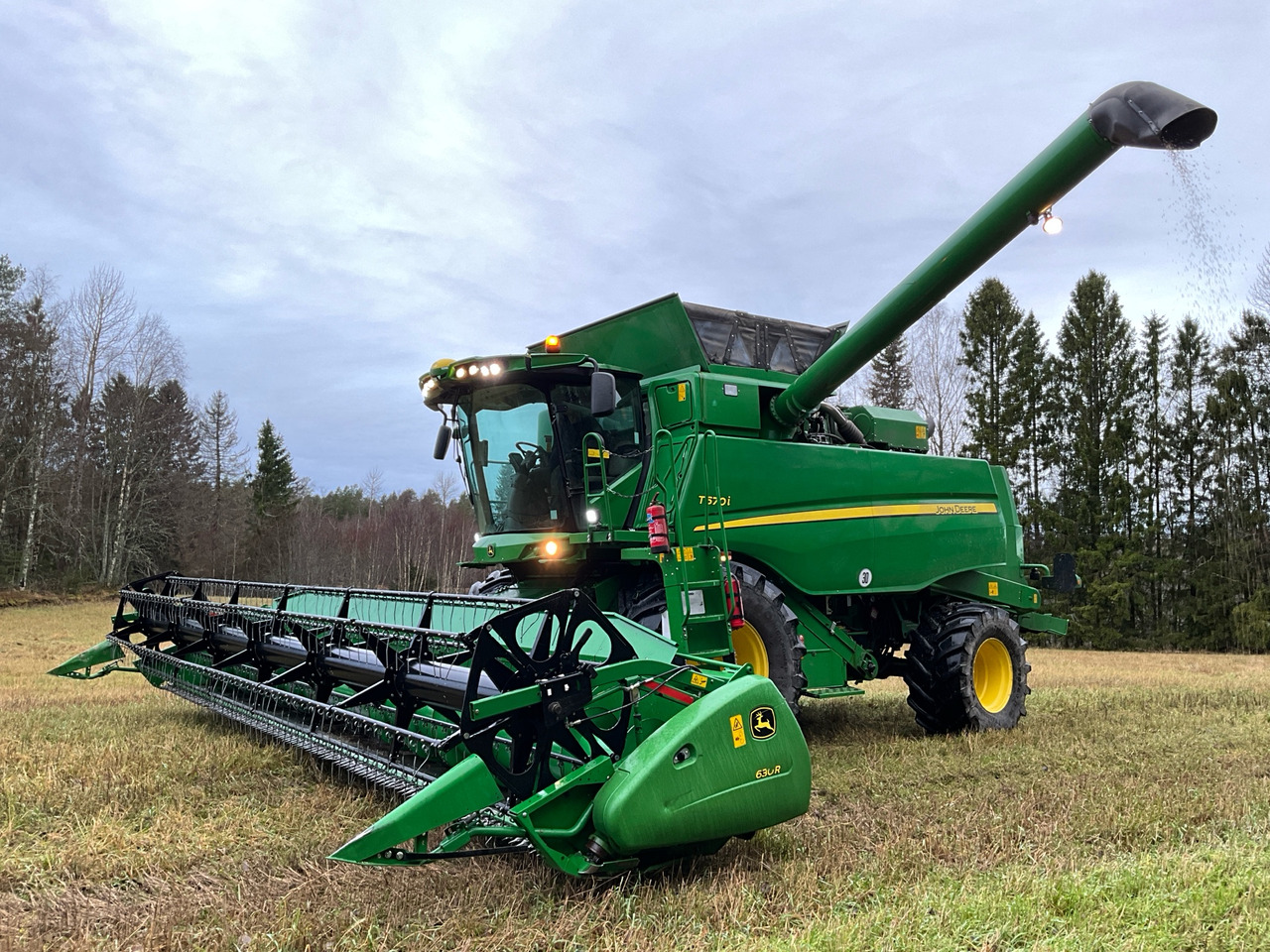 John Deere T670i - Зернозбиральний комбайн: фото 1 John Deere T670i - Зернозбиральний комбайн: фото 1