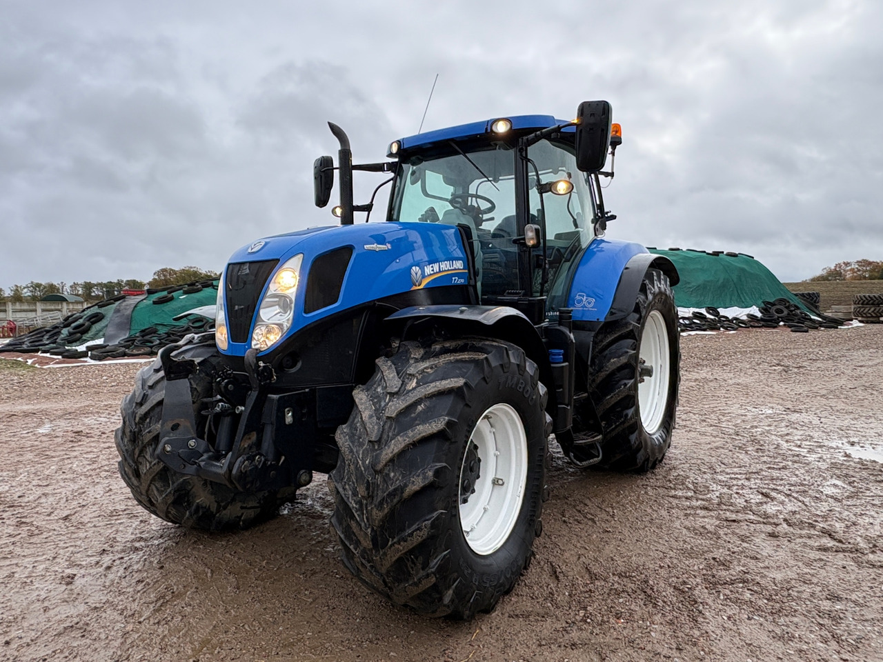New Holland T7 270 - Трактор: фото 1 New Holland T7 270 - Трактор: фото 1