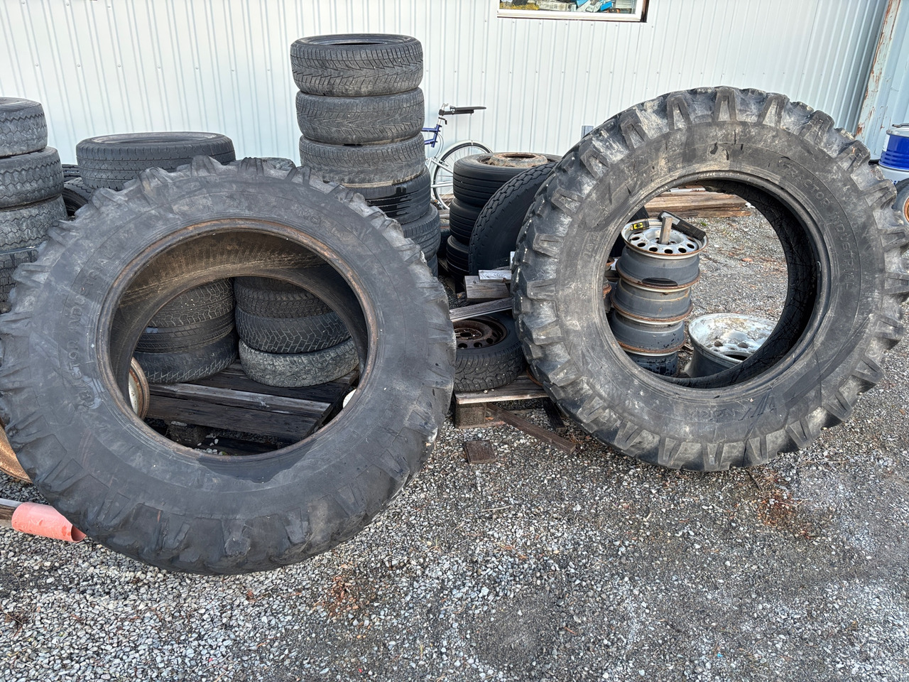 Nokian Tractor Industrial - Шина в категорії Будівельна техніка: фото 1 Nokian Tractor Industrial - Шина в категорії Будівельна техніка: фото 1