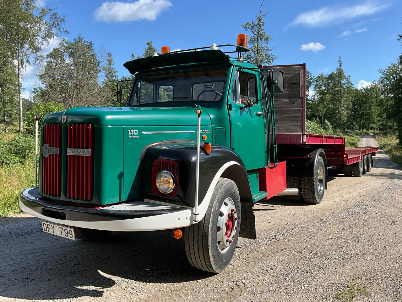 Scania 110 super - Тягач, Низькорамна платформа напівпричіп: фото 1 Scania 110 super - Тягач, Низькорамна платформа напівпричіп: фото 1