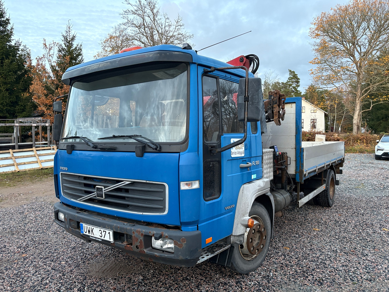 Volvo FL 180 - Вантажівка з маніпулятором: фото 1 Volvo FL 180 - Вантажівка з маніпулятором: фото 1