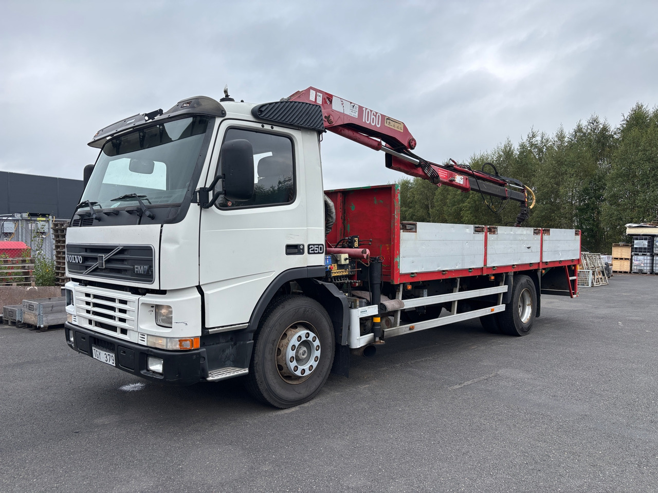 Volvo Fm7 - Вантажівка з маніпулятором: фото 1 Volvo Fm7 - Вантажівка з маніпулятором: фото 1