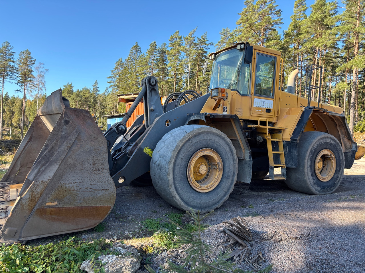 Volvo L180E - Колісний навантажувач: фото 1 Volvo L180E - Колісний навантажувач: фото 1