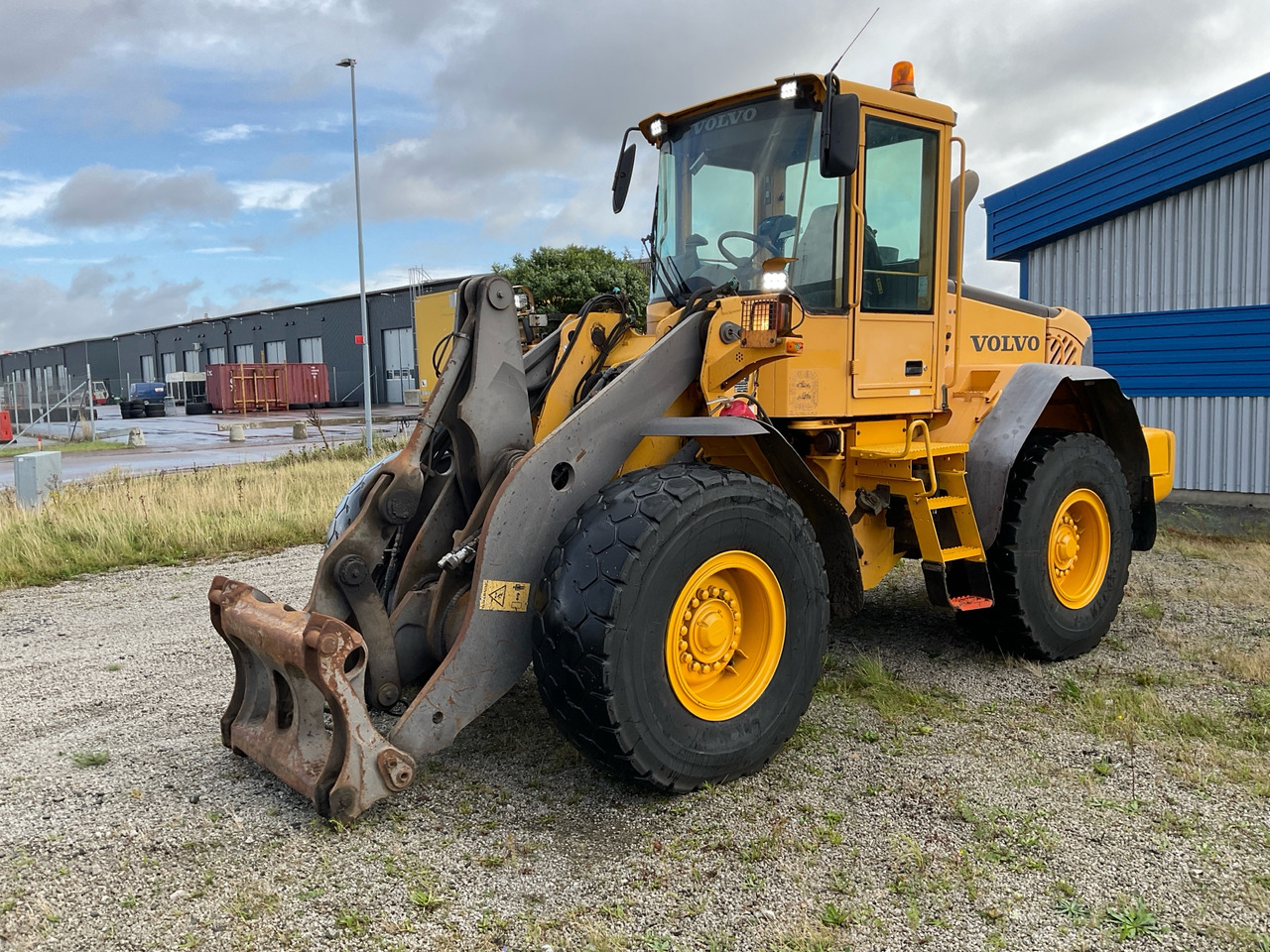 Volvo L90E - Колісний навантажувач: фото 1 Volvo L90E - Колісний навантажувач: фото 1
