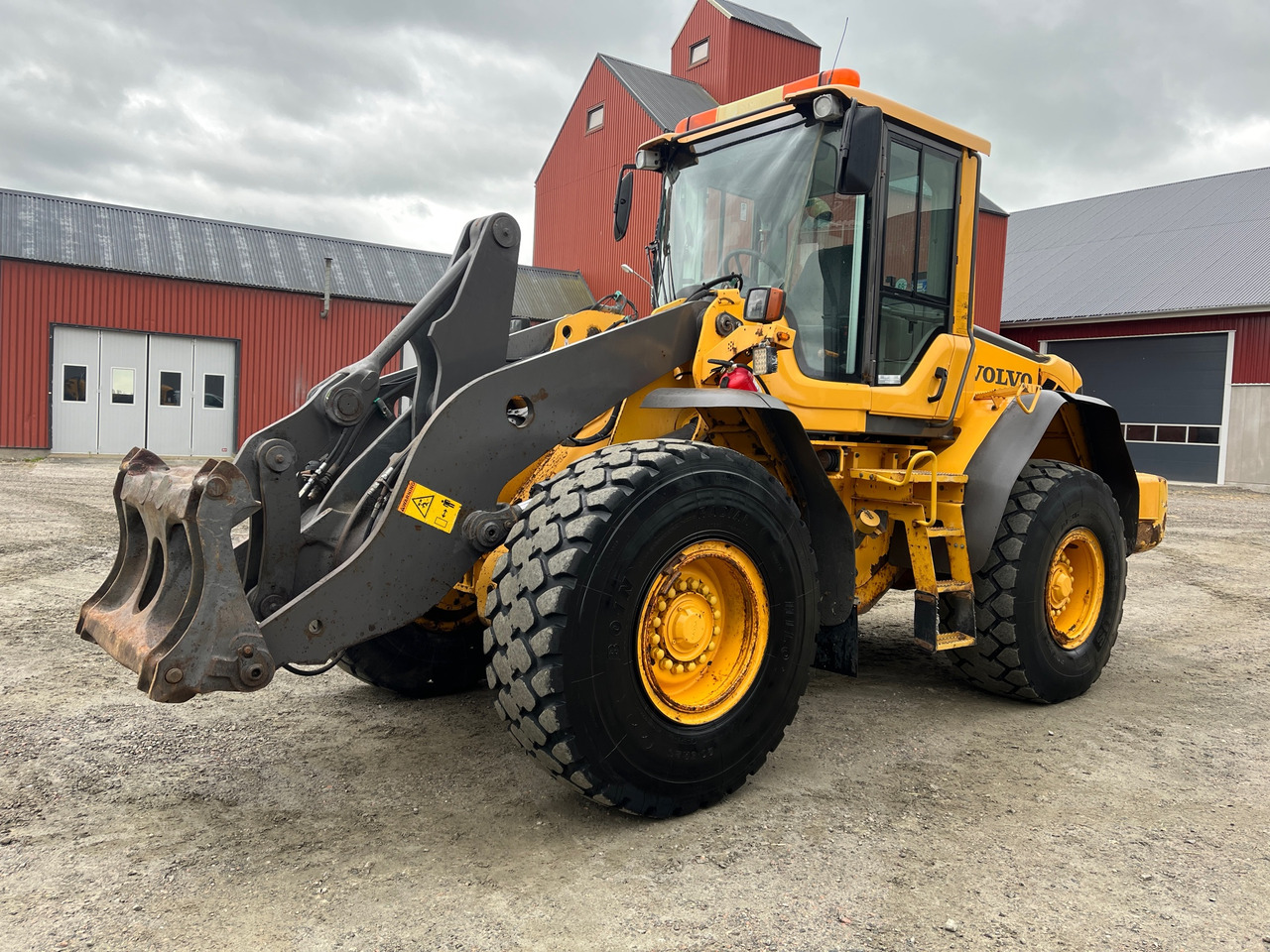 Volvo L90F - Колісний навантажувач: фото 1 Volvo L90F - Колісний навантажувач: фото 1