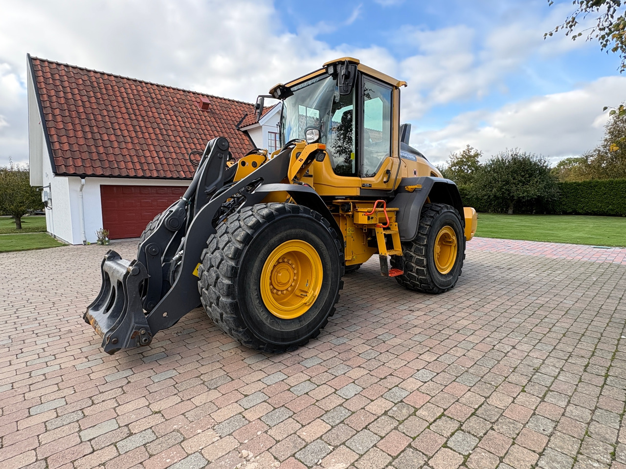 Volvo L90H - Колісний навантажувач: фото 1 Volvo L90H - Колісний навантажувач: фото 1