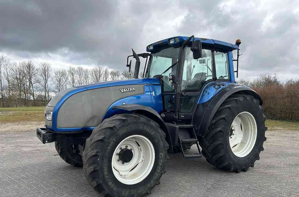 Valtra T130 - Трактор: фото 1 Valtra T130 - Трактор: фото 1