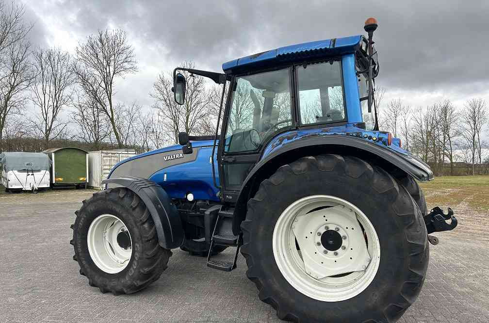 Valtra T130 trekker - Трактор: фото 2 Valtra T130 trekker - Трактор: фото 2