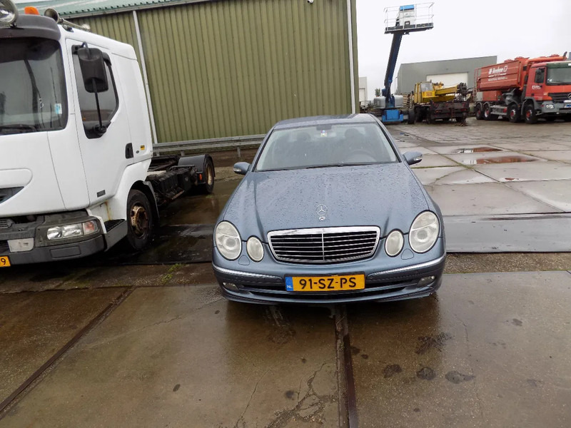 Mercedes-Benz E-Klasse 320 CDI sedan avantgarde - Легковий автомобіль: фото 3 Mercedes-Benz E-Klasse 320 CDI sedan avantgarde - Легковий автомобіль: фото 3