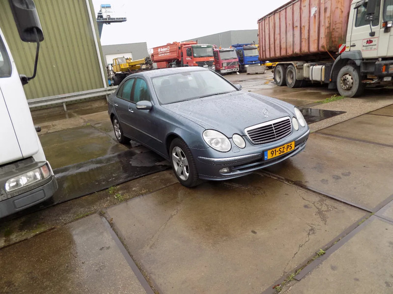 Mercedes-Benz E-Klasse 320 CDI sedan avantgarde - Легковий автомобіль: фото 2 Mercedes-Benz E-Klasse 320 CDI sedan avantgarde - Легковий автомобіль: фото 2