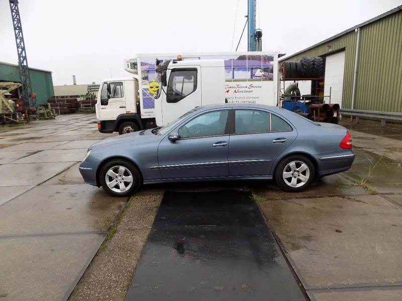 Mercedes-Benz E-Klasse 320 CDI sedan avantgarde - Легковий автомобіль: фото 5 Mercedes-Benz E-Klasse 320 CDI sedan avantgarde - Легковий автомобіль: фото 5