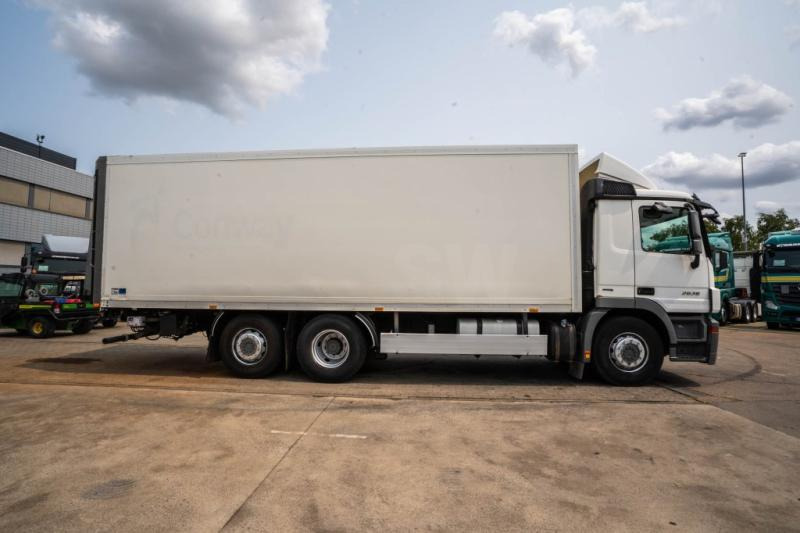 Mercedes ACTROS 2636 LL-MP3 - Вантажівка з закритим кузовом: фото 3 Mercedes ACTROS 2636 LL-MP3 - Вантажівка з закритим кузовом: фото 3