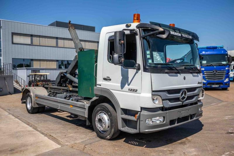 Mercedes ATEGO 1222 K - Гаковий мультиліфт вантажівка: фото 2 Mercedes ATEGO 1222 K - Гаковий мультиліфт вантажівка: фото 2