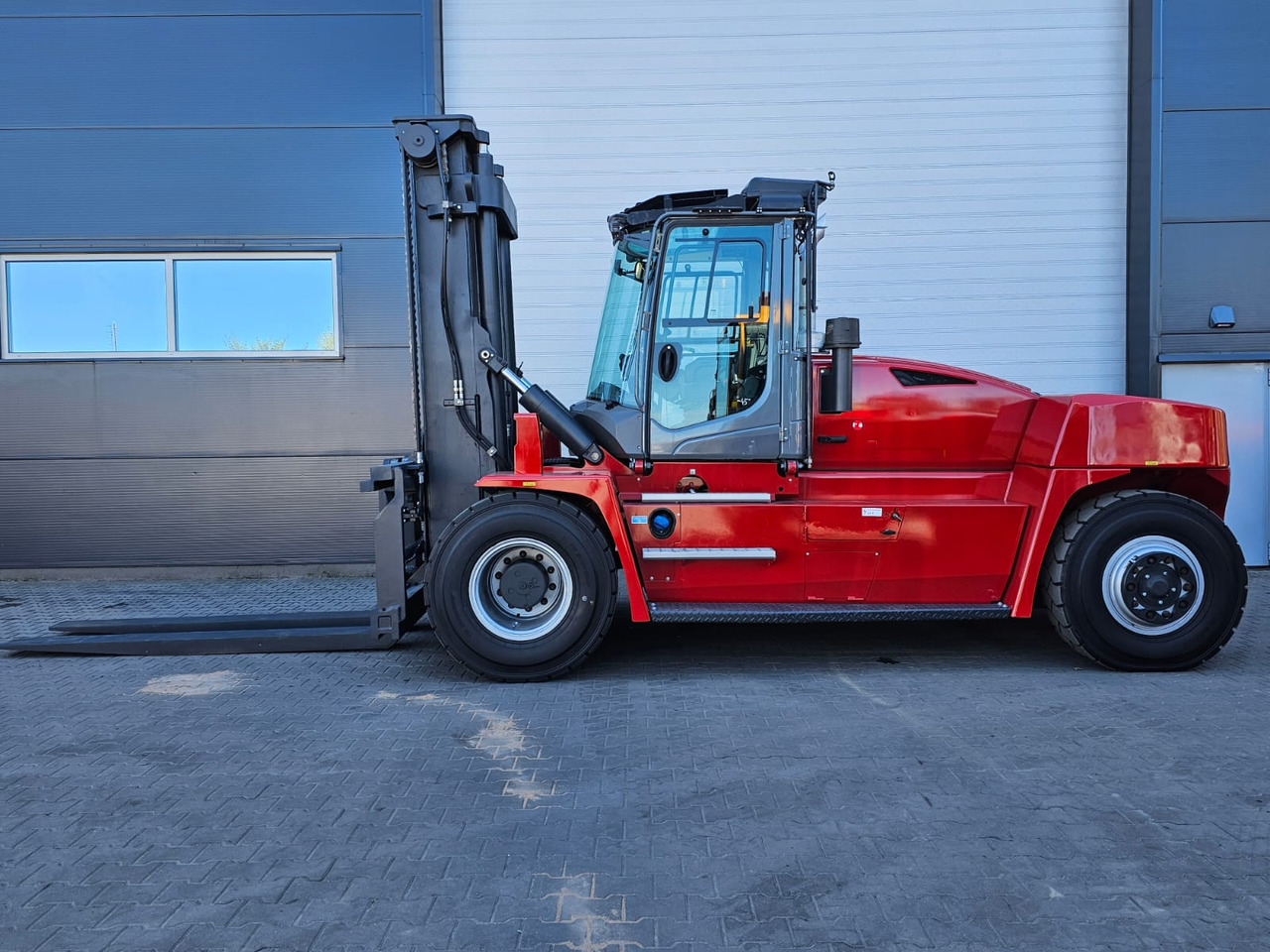 Kalmar DCG160-12 - Дизельний навантажувач: фото 3 Kalmar DCG160-12 - Дизельний навантажувач: фото 3