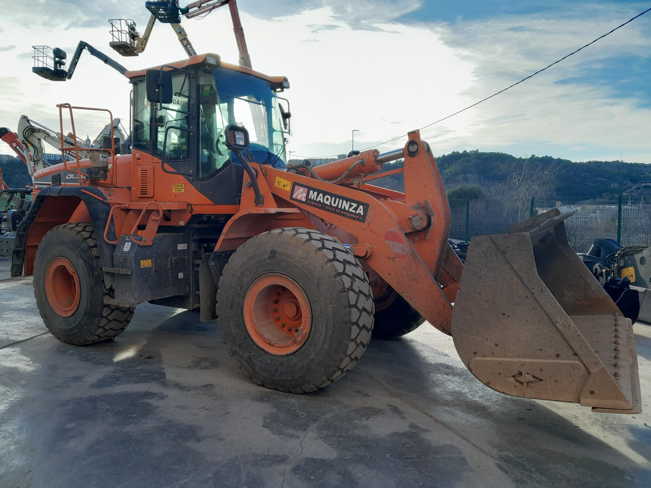 DOOSAN DL300 L/AUX - Колісний навантажувач: фото 1 DOOSAN DL300 L/AUX - Колісний навантажувач: фото 1