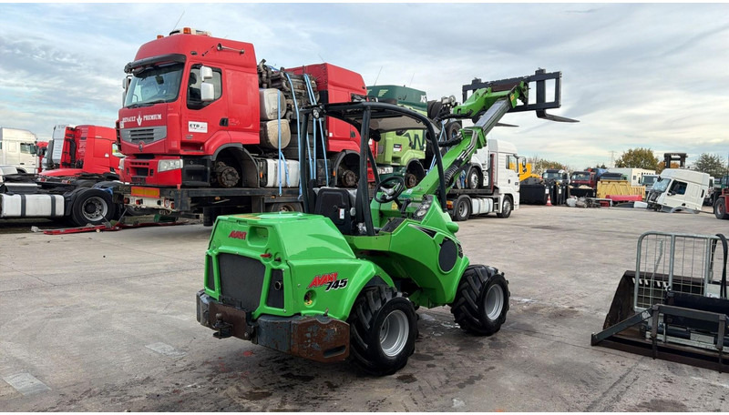 Avant 745 TDL (BELGIAN MACHINE / TOP CONDITION / 4X4 OPTIDRIVE / INCL ATTACHMENTS) - Гусеничний міні-навантажувач: фото 5 Avant 745 TDL (BELGIAN MACHINE / TOP CONDITION / 4X4 OPTIDRIVE / INCL ATTACHMENTS) - Гусеничний міні-навантажувач: фото 5