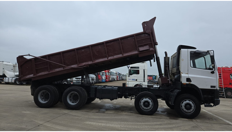 DAF 85 CF 340 (EURO 2 / MANUAL PUMP / STEEL SUSP. / POSSIBLE AS CHASSIS / 8X4) - Самоскид вантажівка: фото 4 DAF 85 CF 340 (EURO 2 / MANUAL PUMP / STEEL SUSP. / POSSIBLE AS CHASSIS / 8X4) - Самоскид вантажівка: фото 4