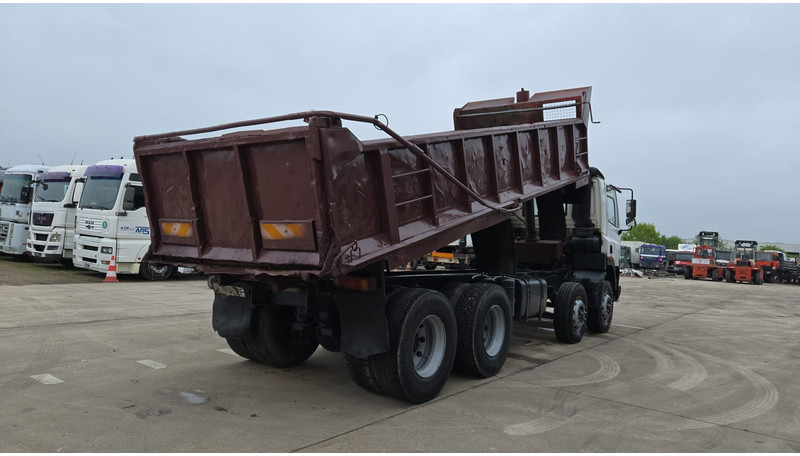 DAF 85 CF 340 (EURO 2 / MANUAL PUMP / STEEL SUSP. / POSSIBLE AS CHASSIS / 8X4) - Самоскид вантажівка: фото 5 DAF 85 CF 340 (EURO 2 / MANUAL PUMP / STEEL SUSP. / POSSIBLE AS CHASSIS / 8X4) - Самоскид вантажівка: фото 5