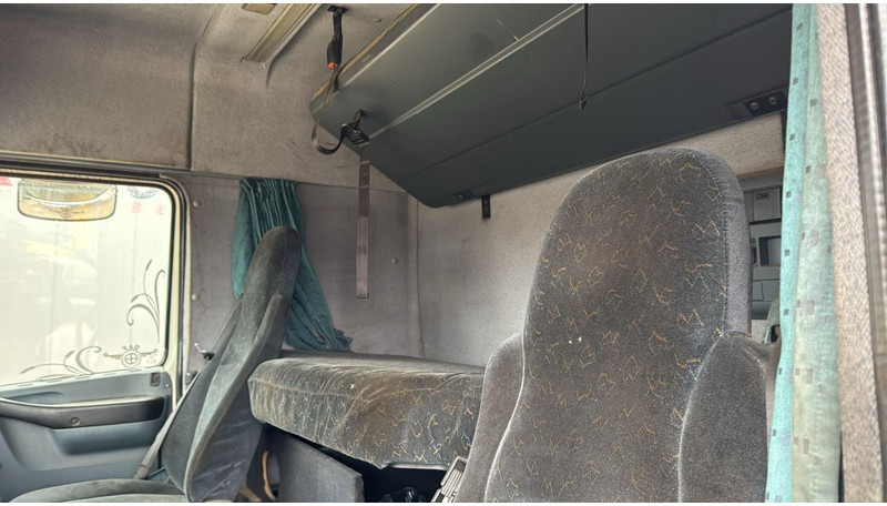 Вантажівка шасі DAF XF 95.430 (EURO 3 / 10 TYRES / 6X2 / MANUAL GEARBOX / BOITE MANUELLE): фото 15 Вантажівка шасі DAF XF 95.430 (EURO 3 / 10 TYRES / 6X2 / MANUAL GEARBOX / BOITE MANUELLE): фото 15