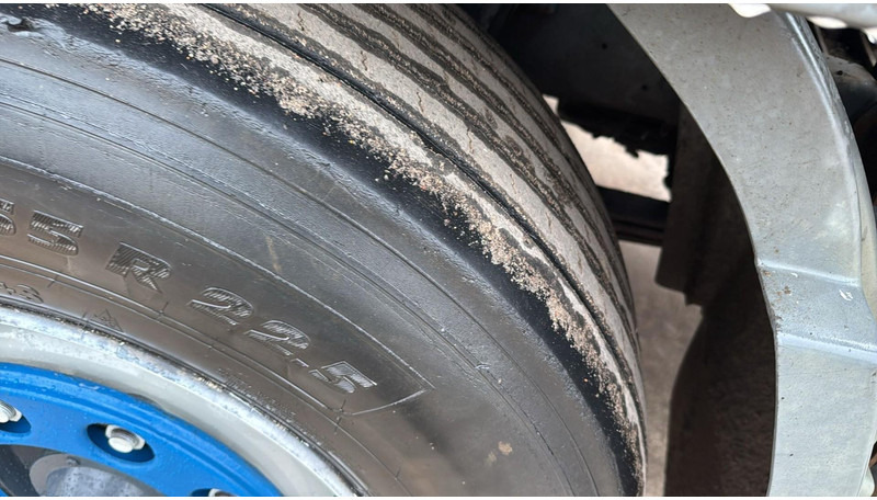 Вантажівка шасі DAF XF 95.430 (EURO 3 / 10 TYRES / 6X2 / MANUAL GEARBOX / BOITE MANUELLE): фото 12 Вантажівка шасі DAF XF 95.430 (EURO 3 / 10 TYRES / 6X2 / MANUAL GEARBOX / BOITE MANUELLE): фото 12