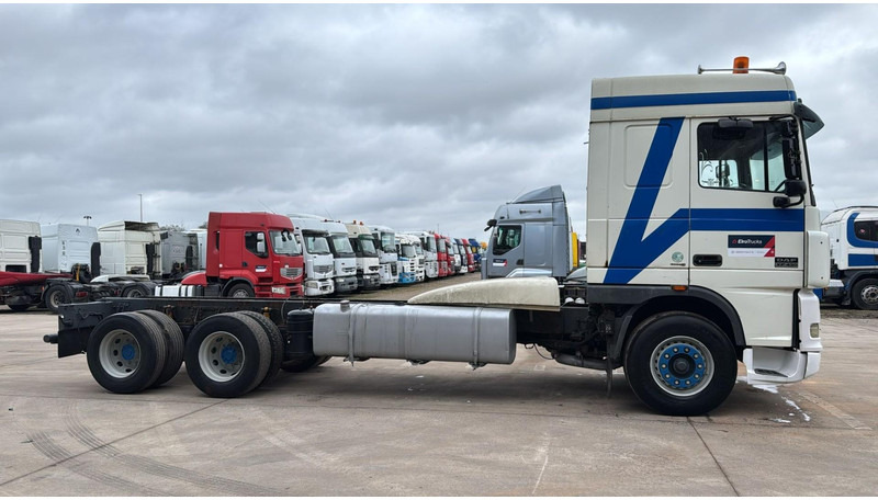Вантажівка шасі DAF XF 95.430 (EURO 3 / 10 TYRES / 6X2 / MANUAL GEARBOX / BOITE MANUELLE): фото 8 Вантажівка шасі DAF XF 95.430 (EURO 3 / 10 TYRES / 6X2 / MANUAL GEARBOX / BOITE MANUELLE): фото 8