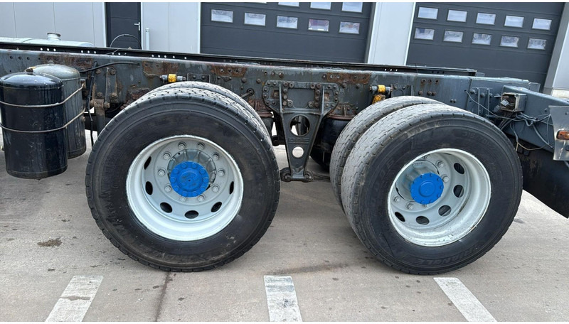 Вантажівка шасі DAF XF 95.430 (EURO 3 / 10 TYRES / 6X2 / MANUAL GEARBOX / BOITE MANUELLE): фото 13 Вантажівка шасі DAF XF 95.430 (EURO 3 / 10 TYRES / 6X2 / MANUAL GEARBOX / BOITE MANUELLE): фото 13