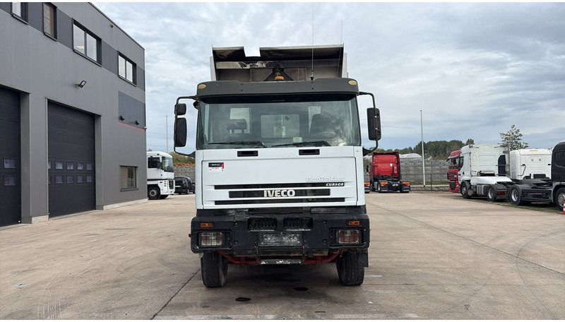 Iveco EUROTRAKKER 320 E 35 (GRAND PONT / LAMES / POMPE MANUELLE / 8X4 / CURSOR 8) - Самоскид вантажівка: фото 2 Iveco EUROTRAKKER 320 E 35 (GRAND PONT / LAMES / POMPE MANUELLE / 8X4 / CURSOR 8) - Самоскид вантажівка: фото 2