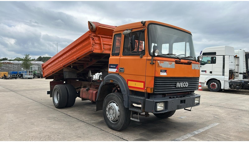 Iveco Magirus 170 - 23 (BOITE ZF / POMPE MANUELLE / V8 / LAMES / GRAND PONT) - Самоскид вантажівка: фото 3 Iveco Magirus 170 - 23 (BOITE ZF / POMPE MANUELLE / V8 / LAMES / GRAND PONT) - Самоскид вантажівка: фото 3
