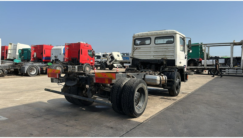 MAN 17.232 (6 CYLINDER / MANUAL PUMP / STEEL SUSP. / LAMES / BOITE MANUELLE) - Вантажівка шасі: фото 4 MAN 17.232 (6 CYLINDER / MANUAL PUMP / STEEL SUSP. / LAMES / BOITE MANUELLE) - Вантажівка шасі: фото 4