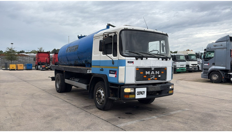 MAN 18.232 (MANUAL PUMP / POMPE MANUELLE / 11.000L) - Асенізатори: фото 3 MAN 18.232 (MANUAL PUMP / POMPE MANUELLE / 11.000L) - Асенізатори: фото 3