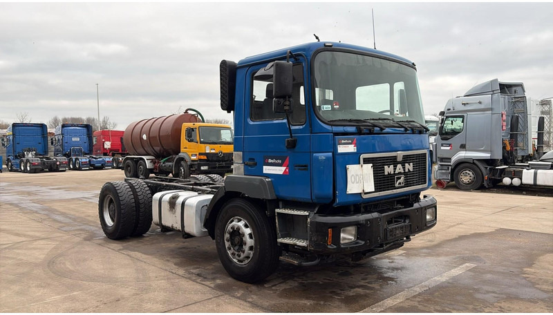 MAN 19.403 (6 CYLINDER / MANUAL GEARBOX / BIG AXLE / GRAND PONT) - Вантажівка шасі: фото 5 MAN 19.403 (6 CYLINDER / MANUAL GEARBOX / BIG AXLE / GRAND PONT) - Вантажівка шасі: фото 5