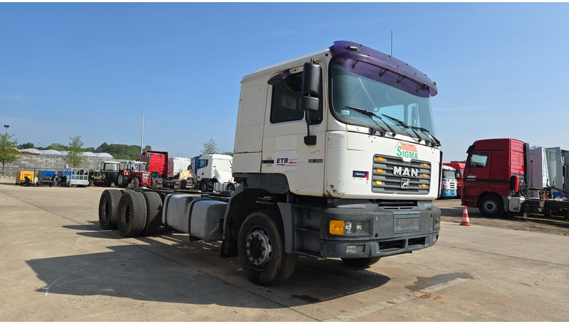 MAN 26.414 (6X4 / 6 CYLINDER / MANUAL GEARBOX / 10 TYRES / LONG CHASSIS / EURO 2) - Вантажівка шасі: фото 3 MAN 26.414 (6X4 / 6 CYLINDER / MANUAL GEARBOX / 10 TYRES / LONG CHASSIS / EURO 2) - Вантажівка шасі: фото 3