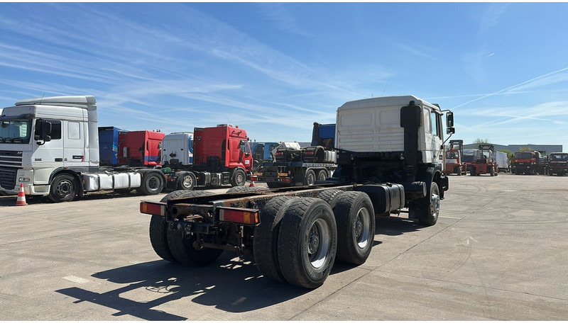 MAN 33.464 (6 CYLINDER / EURO 2 / SEMI MANUAL PUMP / BIG AXLE / STEEL SUSP. / LAMES) - Вантажівка шасі: фото 4 MAN 33.464 (6 CYLINDER / EURO 2 / SEMI MANUAL PUMP / BIG AXLE / STEEL SUSP. / LAMES) - Вантажівка шасі: фото 4