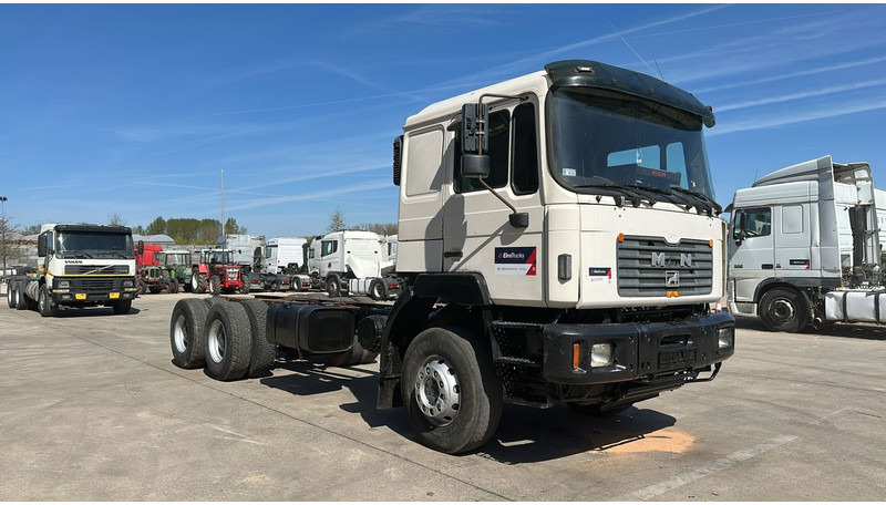 MAN 33.464 (6 CYLINDER / EURO 2 / SEMI MANUAL PUMP / BIG AXLE / STEEL SUSP. / LAMES) - Вантажівка шасі: фото 3 MAN 33.464 (6 CYLINDER / EURO 2 / SEMI MANUAL PUMP / BIG AXLE / STEEL SUSP. / LAMES) - Вантажівка шасі: фото 3