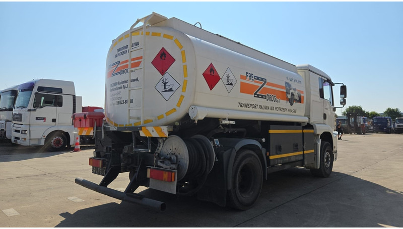 MAN TGA 18.460 (14.140L / MANUAL PUMP / MANUAL GEARBOX / TOP CONDITON / BOITE & POMPE MANUELLE) - Вантажівка цистерна: фото 4 MAN TGA 18.460 (14.140L / MANUAL PUMP / MANUAL GEARBOX / TOP CONDITON / BOITE & POMPE MANUELLE) - Вантажівка цистерна: фото 4