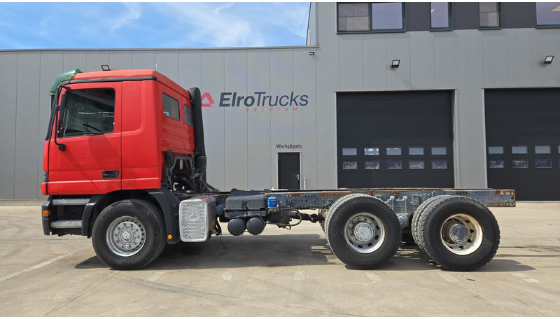 Mercedes-Benz ACTROS 2640 (EPS / 3 PEDALES / V6 / LAMES / GRAND PONT / EURO 2 / SEMI-AUTO) - Вантажівка шасі: фото 5 Mercedes-Benz ACTROS 2640 (EPS / 3 PEDALES / V6 / LAMES / GRAND PONT / EURO 2 / SEMI-AUTO) - Вантажівка шасі: фото 5