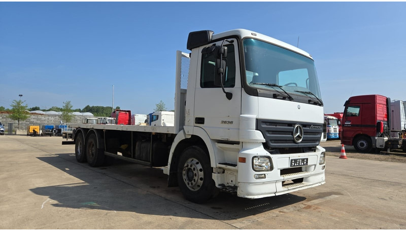 Mercedes-Benz Actros 2636 (6X4 / LAMES / GRAND PONT / MP2 / STEEL SUSP. / BOITE MANUELLE / MANUAL GEARBOX / 9M CHASSIS !!!) - Бортова вантажівка/ Платформа: фото 3 Mercedes-Benz Actros 2636 (6X4 / LAMES / GRAND PONT / MP2 / STEEL SUSP. / BOITE MANUELLE / MANUAL GEARBOX / 9M CHASSIS !!!) - Бортова вантажівка/ Платформа: фото 3