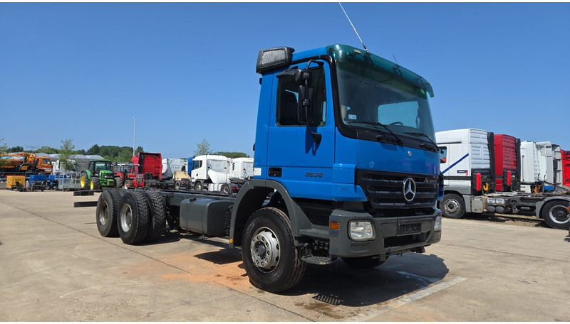 Mercedes-Benz Actros 2636 (MP2 / LAMES / STEEL SUSP. / BOITE MANUELLE / RETARDER !! / TRES PROPRE) - Вантажівка шасі: фото 3 Mercedes-Benz Actros 2636 (MP2 / LAMES / STEEL SUSP. / BOITE MANUELLE / RETARDER !! / TRES PROPRE) - Вантажівка шасі: фото 3
