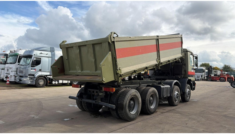 Mercedes-Benz Actros 3235 (EPS / LAMES / GRAND PONT / STEEL SUSP. / 3 PEDALES / MP1) - Самоскид вантажівка: фото 4 Mercedes-Benz Actros 3235 (EPS / LAMES / GRAND PONT / STEEL SUSP. / 3 PEDALES / MP1) - Самоскид вантажівка: фото 4