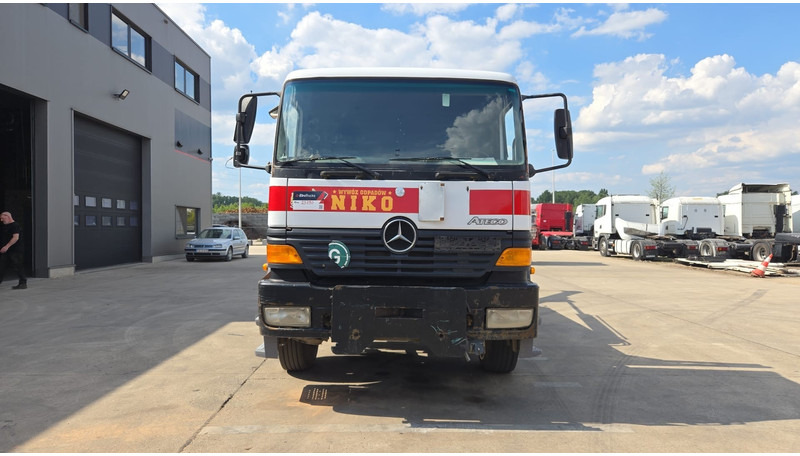Mercedes-Benz Atego 1823 (BIG AXLE / STEEL SUSP. / LAMES / BOITE MANUELLE / MANUAL GETRIEBE) - Контейнеровоз/ Змінний кузов вантажівка: фото 2 Mercedes-Benz Atego 1823 (BIG AXLE / STEEL SUSP. / LAMES / BOITE MANUELLE / MANUAL GETRIEBE) - Контейнеровоз/ Змінний кузов вантажівка: фото 2